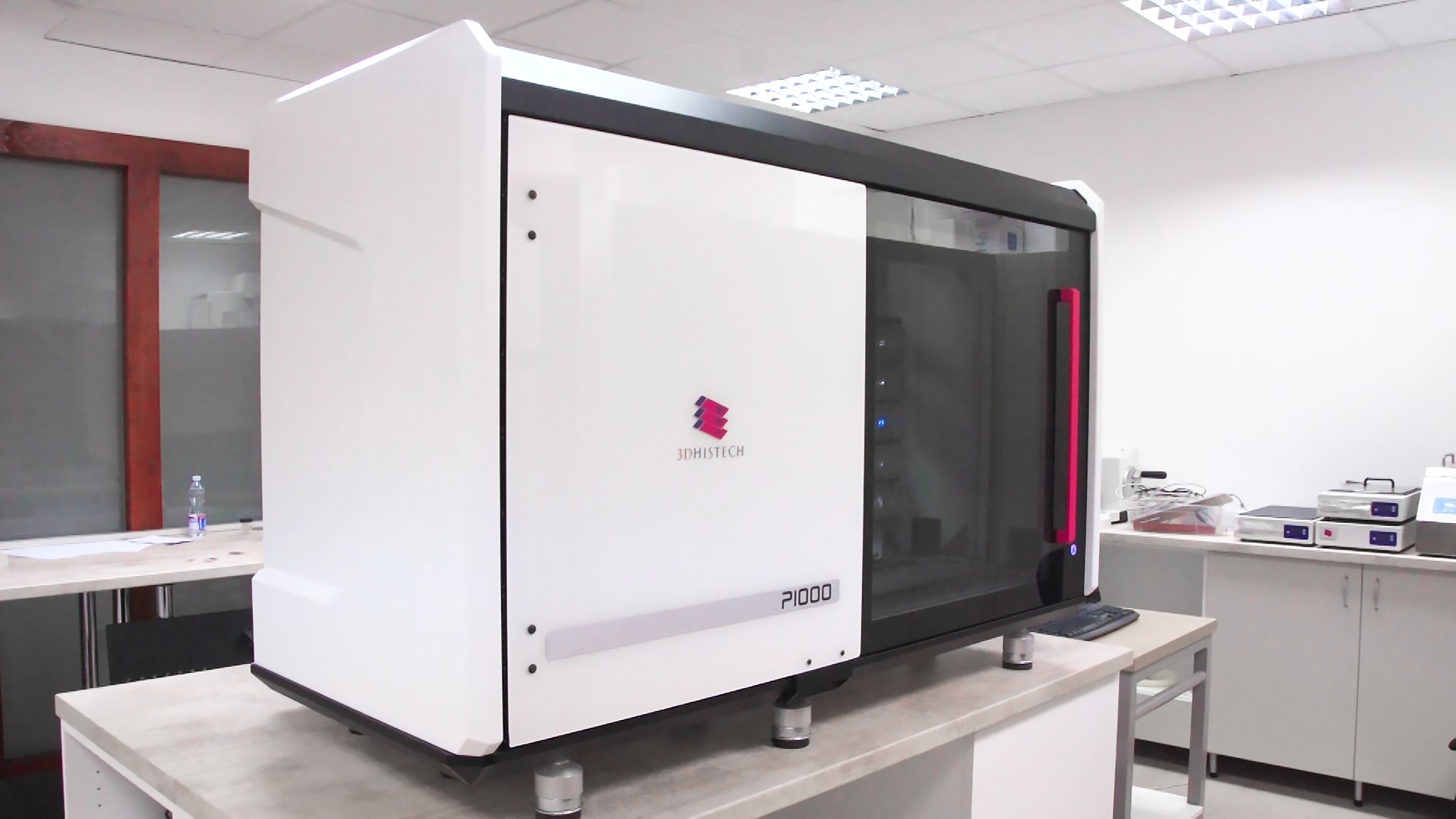 P1000 digitális metszetszkenner patológiai laboratóriumban