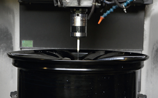 SAI – gyártásközi mérés kerékpánt-gyártásban RMP60 mérőfejjel.