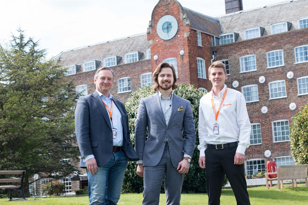 Michiel Holthinrichs (centre) with Philippe Reinders Folmer (left) and Charlie Birkett (right) of Renishaw